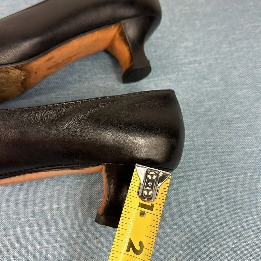 Vintage Salvatore Ferragamo Black Leather Pumps With Metal Logo Size 8 B